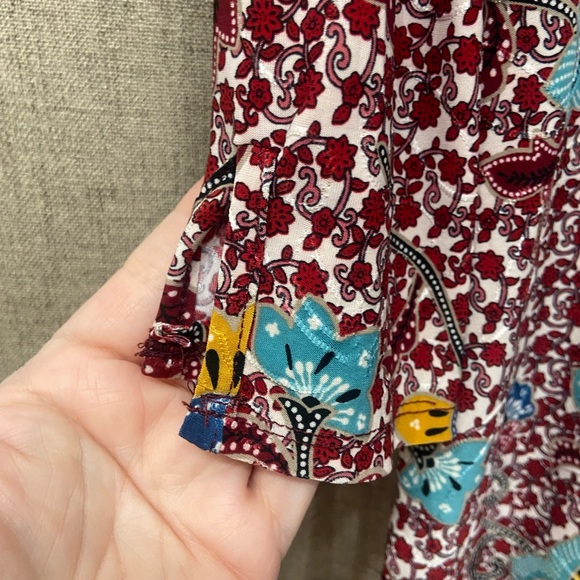 Vibrant Floral Button-Up Blouse - Picture 4 of 5